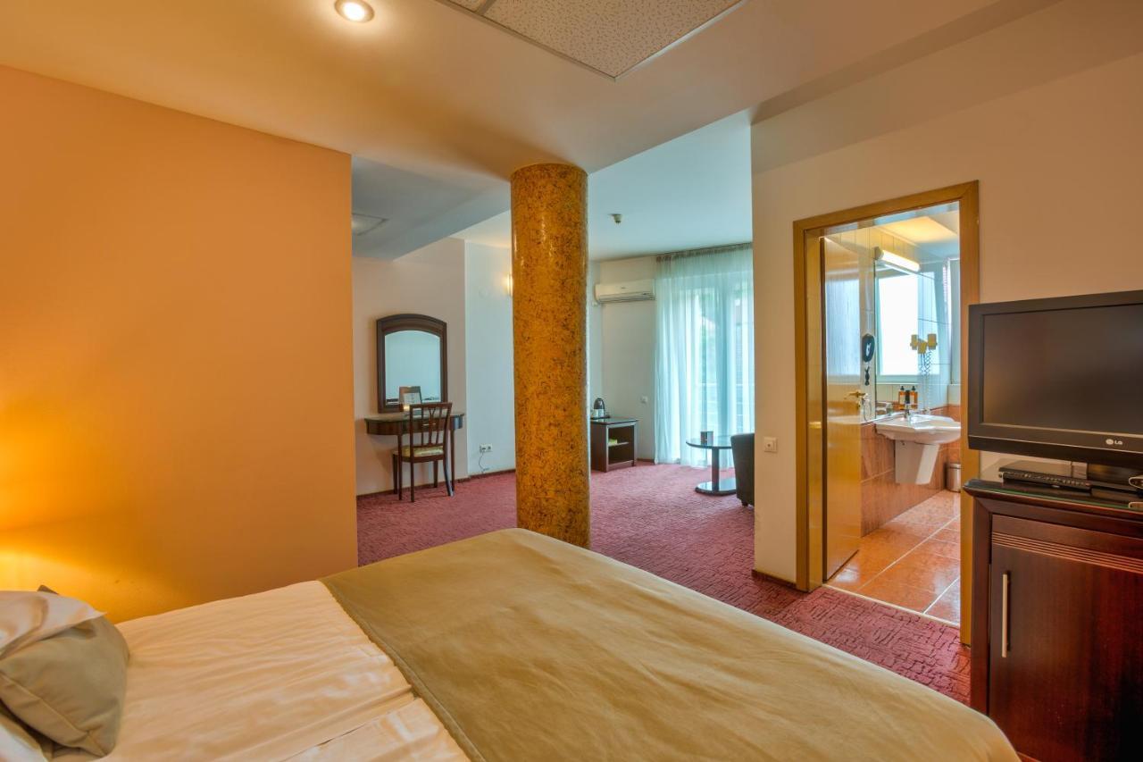 Hotel Ambient Brasov Bagian luar foto