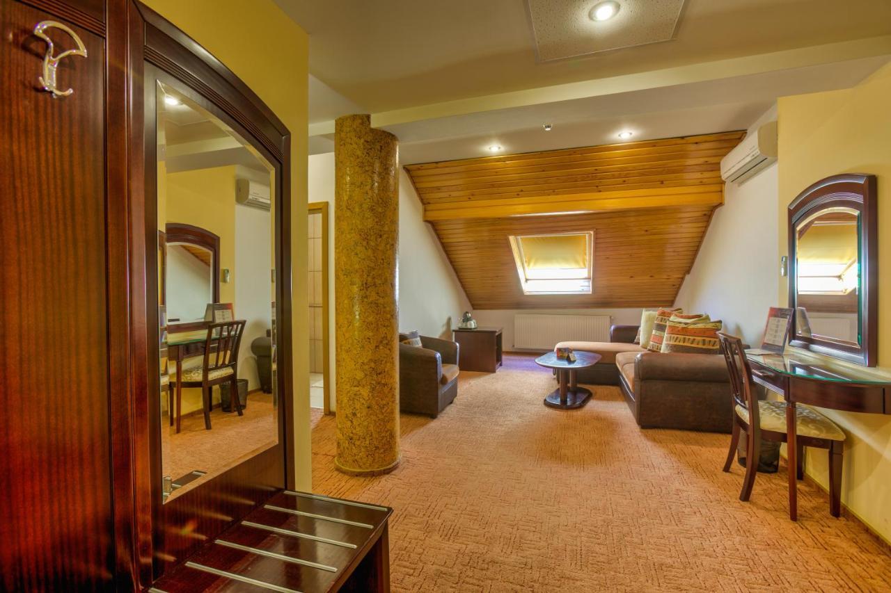 Hotel Ambient Brasov Bagian luar foto