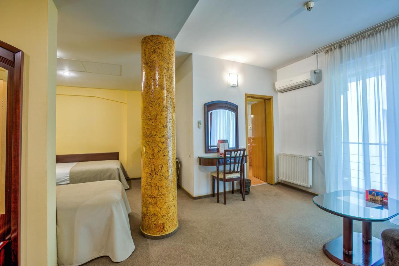 Hotel Ambient Brasov Bagian luar foto