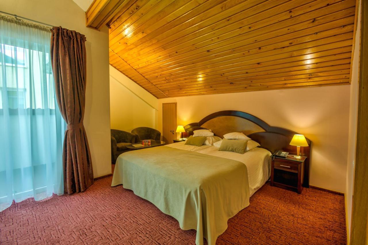 Hotel Ambient Brasov Bagian luar foto