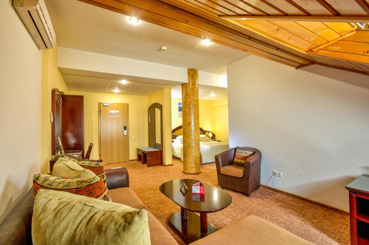 Hotel Ambient Brasov Bagian luar foto