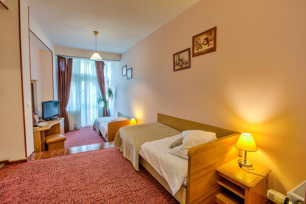 Hotel Ambient Brasov Bagian luar foto