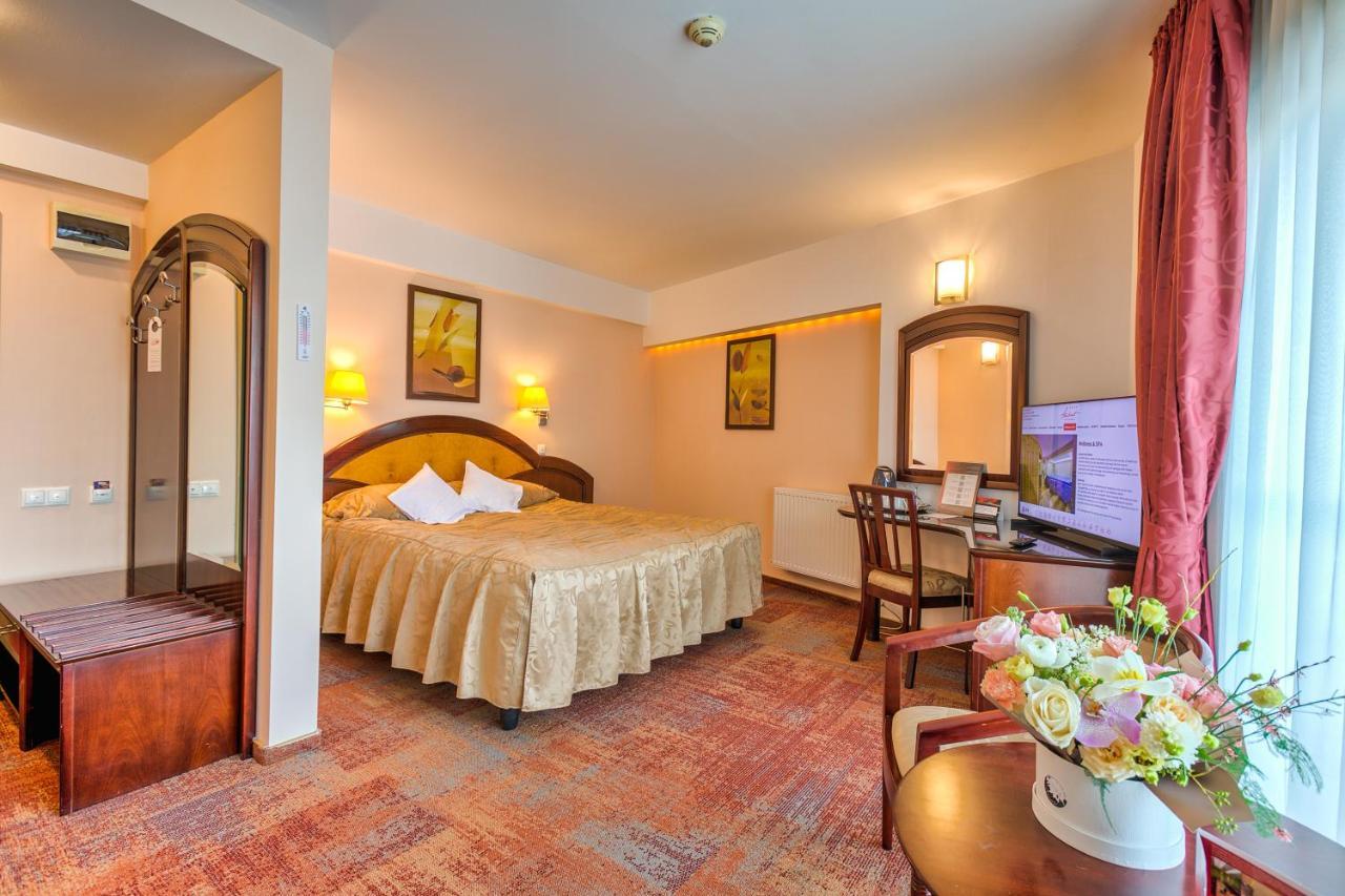 Hotel Ambient Brasov Bagian luar foto
