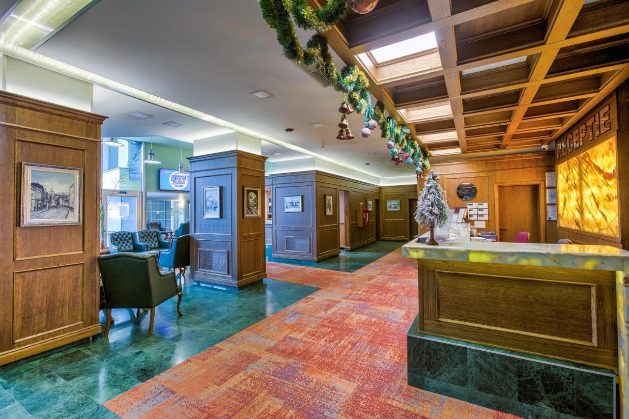 Hotel Ambient Brasov Bagian luar foto