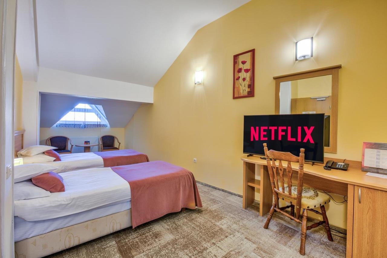 Hotel Ambient Brasov Bagian luar foto