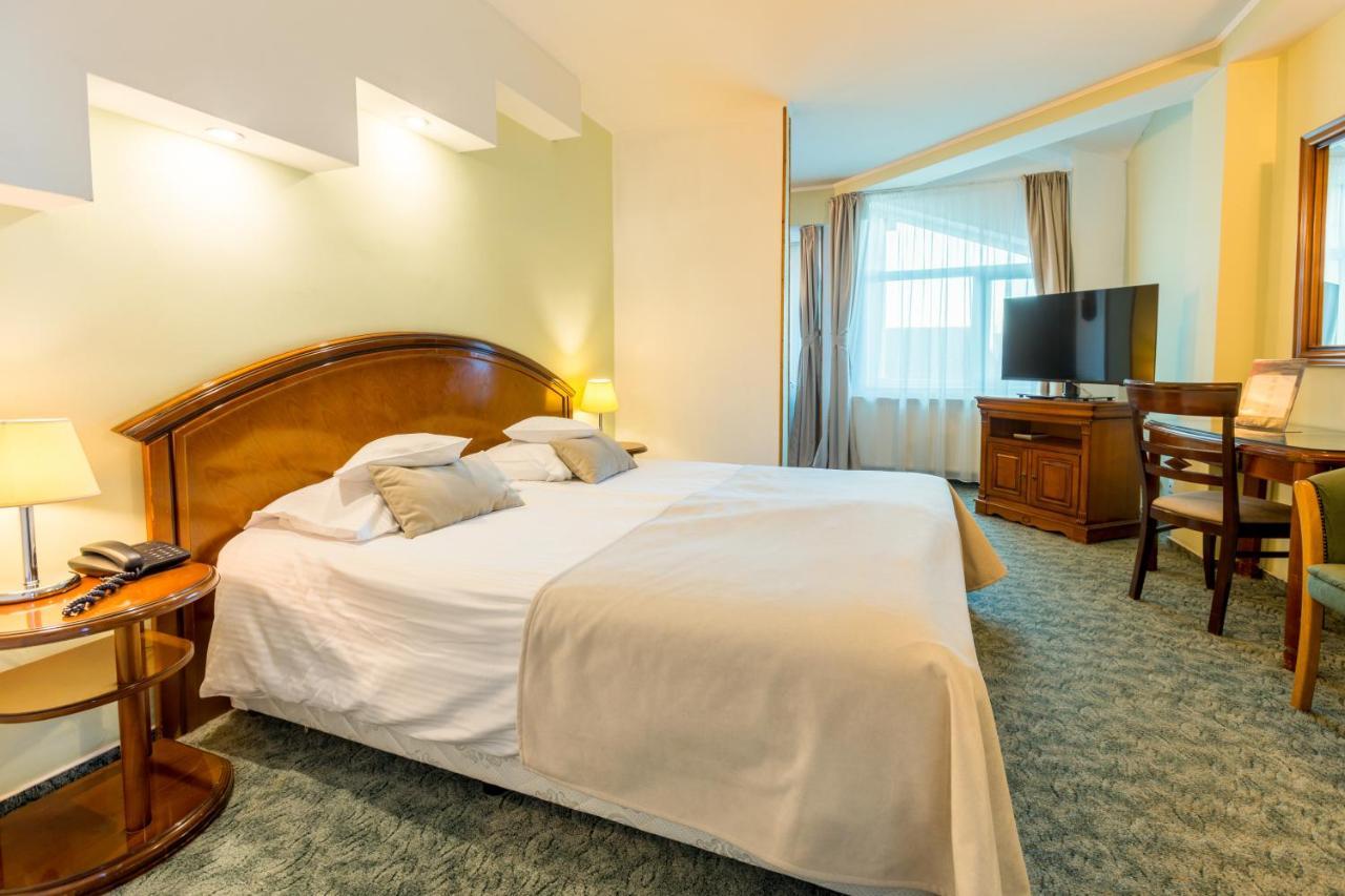 Hotel Ambient Brasov Bagian luar foto