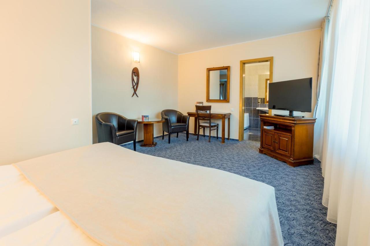 Hotel Ambient Brasov Bagian luar foto
