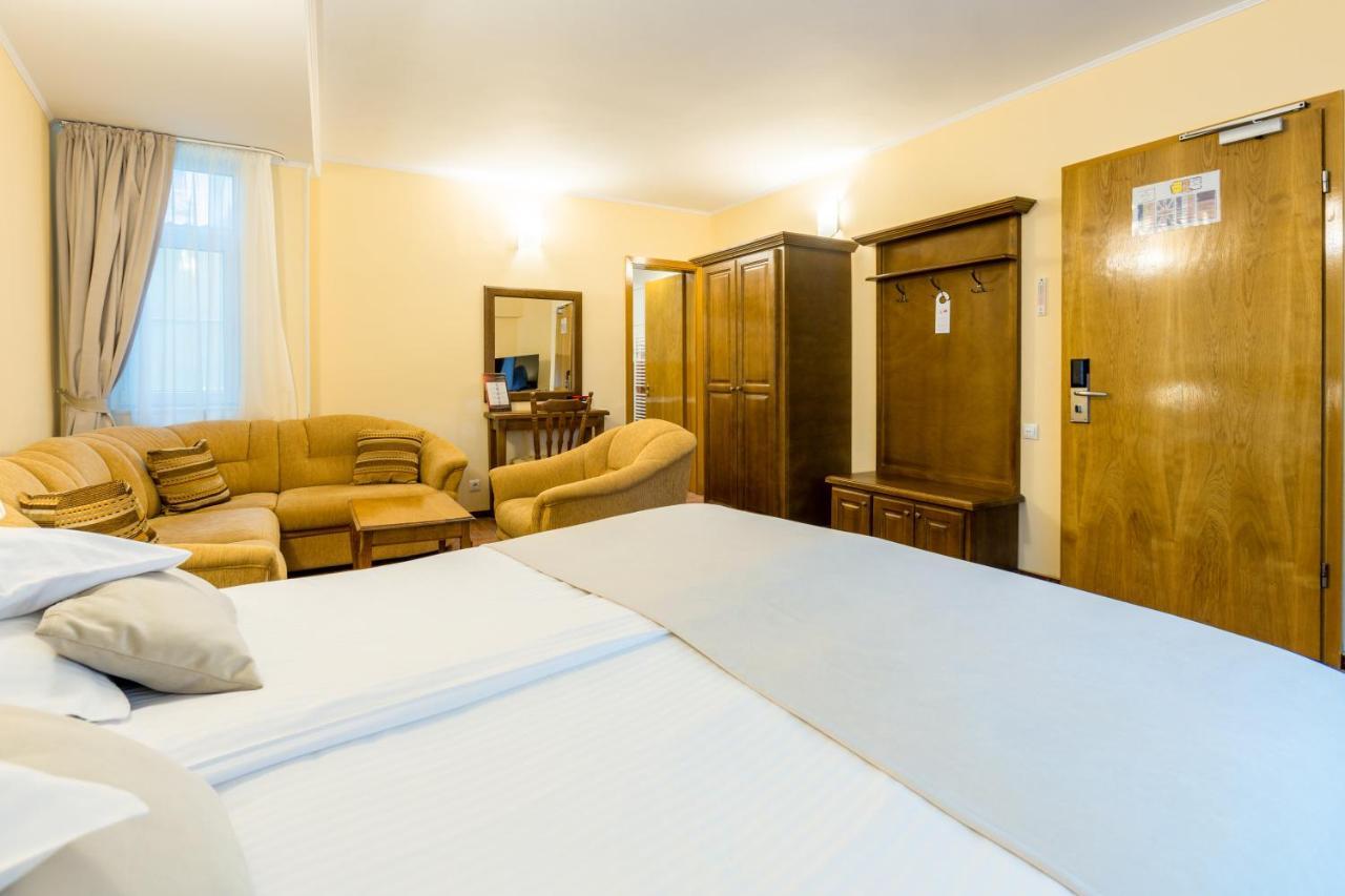 Hotel Ambient Brasov Bagian luar foto