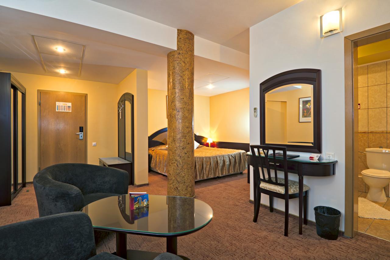 Hotel Ambient Brasov Bagian luar foto