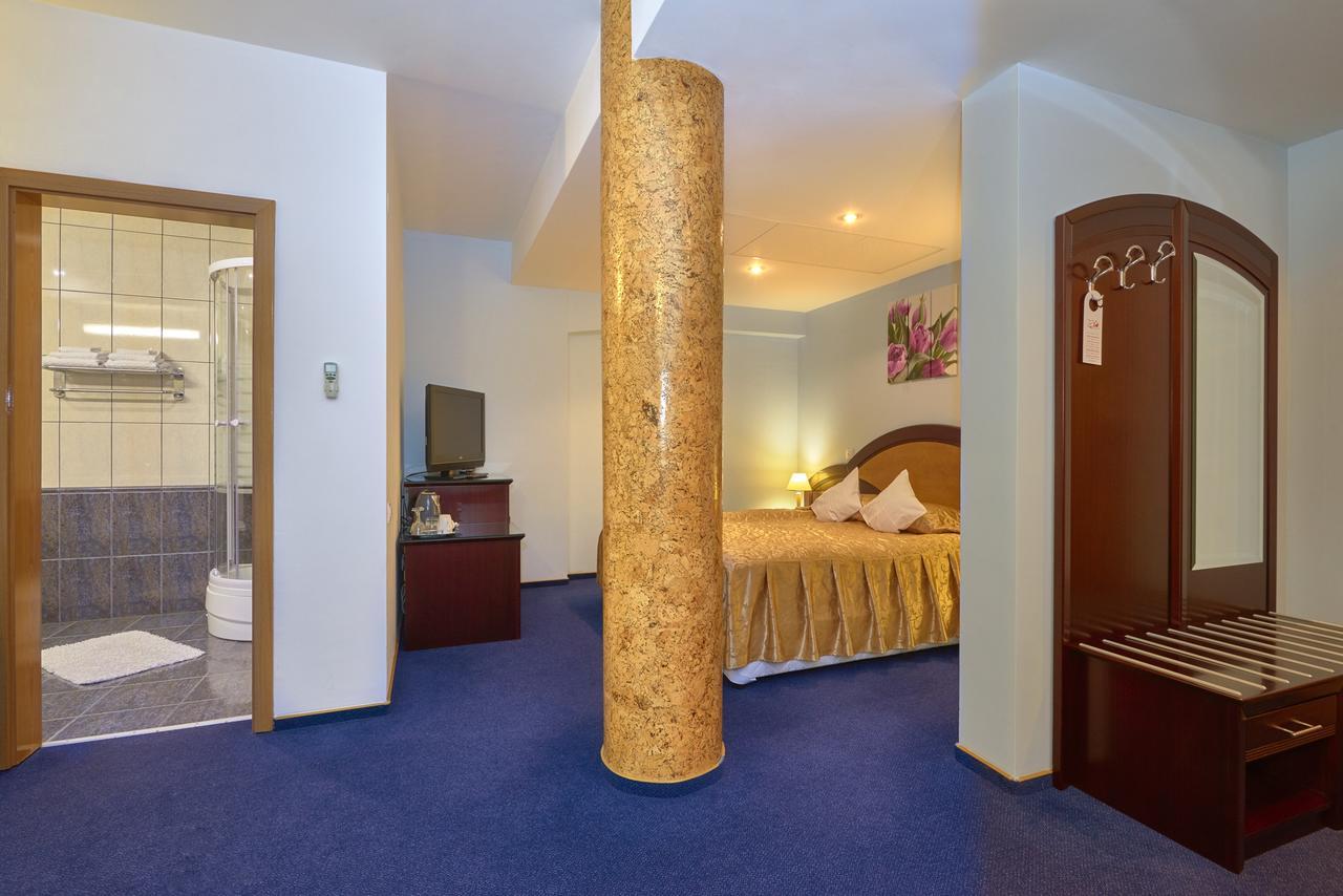 Hotel Ambient Brasov Bagian luar foto
